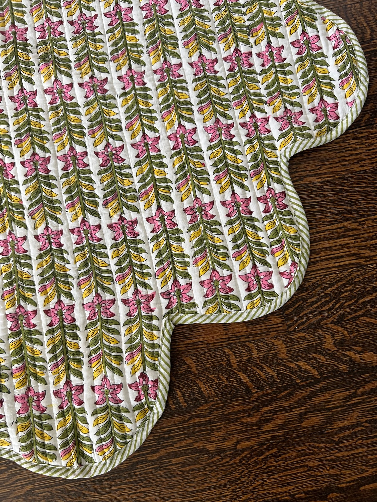 Christmas Tree Skirt - Gorgeous Garland