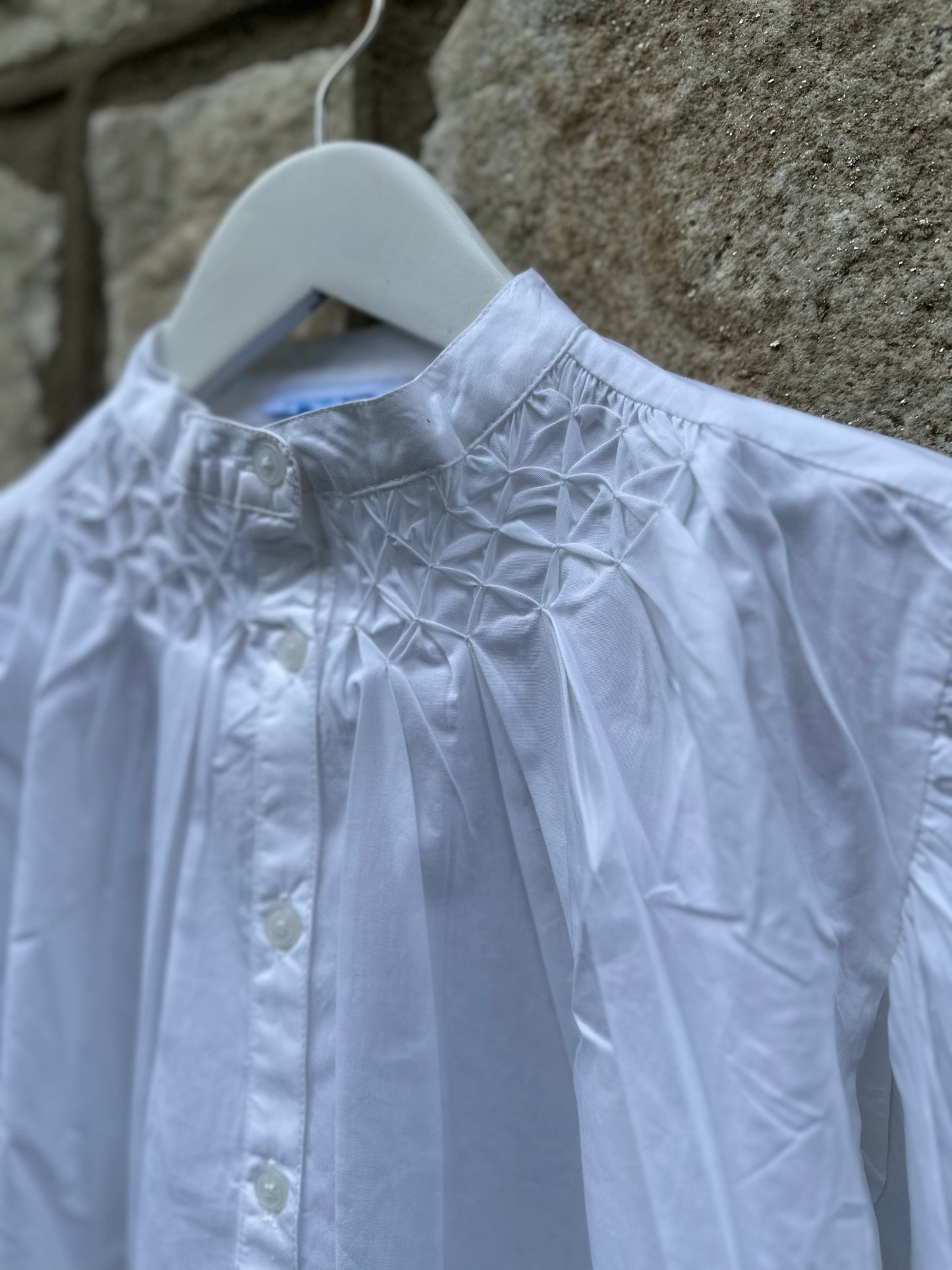 Eloise Blouse, Sel