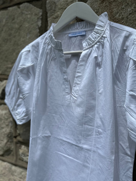 Daphne Blouse, Sel